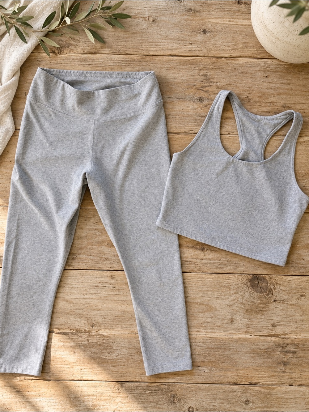 PACT On the Go-To Capri Leggings & Crop Tank Set Winter White Heather S